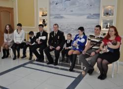 Первая тройка получила первые в жизни документы