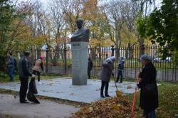 Кронштадтцы изучают историю и убирают мусор
